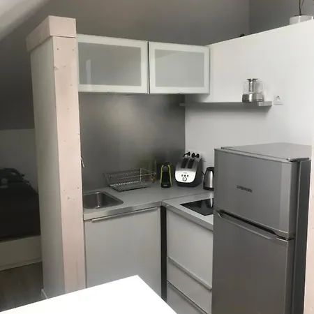 Zimo Taliandoeroegdi Mozihaz Apartment