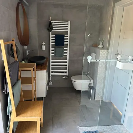 Zimo Taliandoeroegdi Mozihaz Apartment