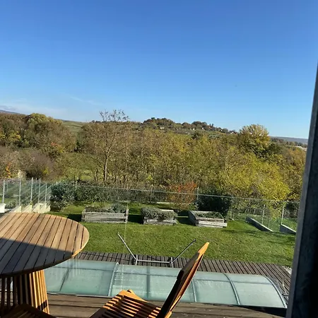 Zimo Taliandoeroegdi Mozihaz Apartment